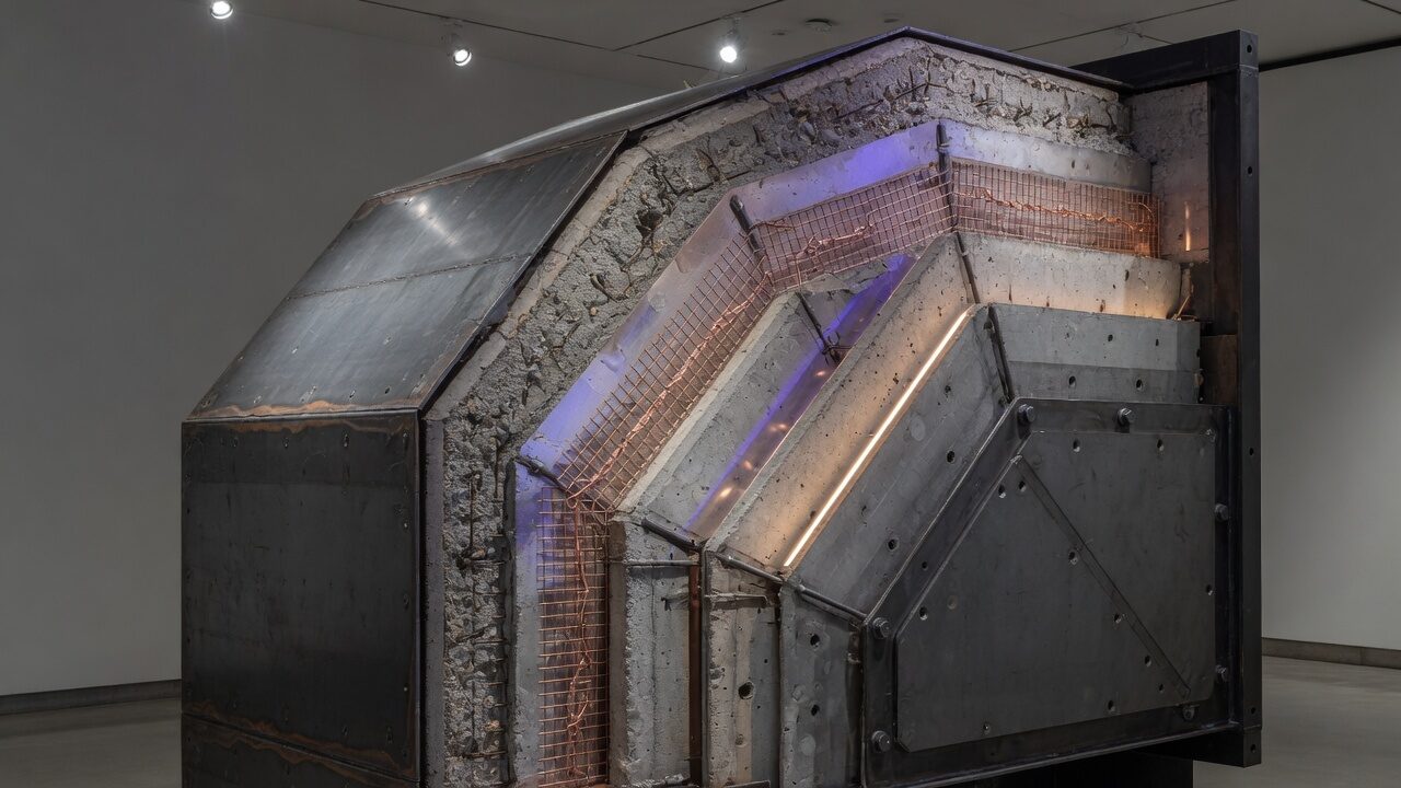 Cutaway of a vault wall: steel plate, concrete, copper mesh in layers.